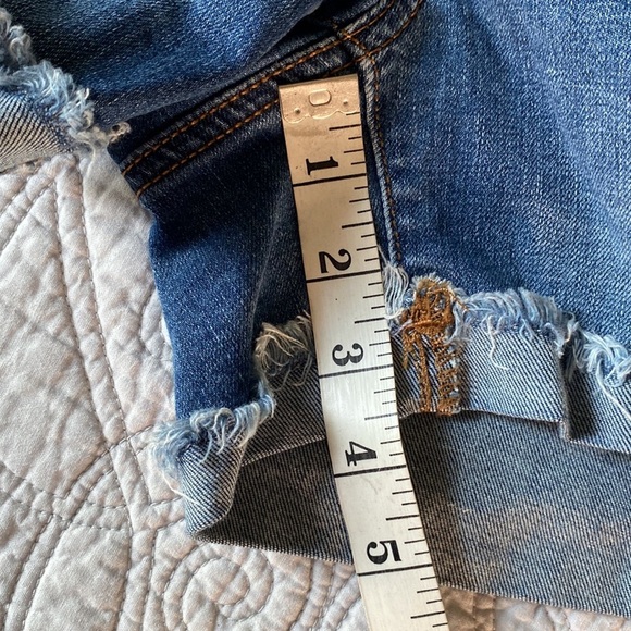 So Low Rise Favorite Midi Denim Shorts Distressed - Picture 4 of 8